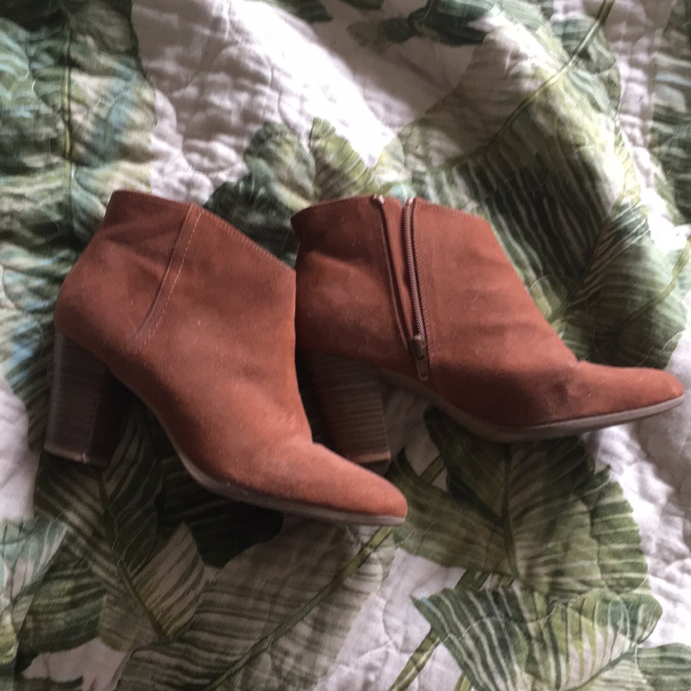 Cognac booties